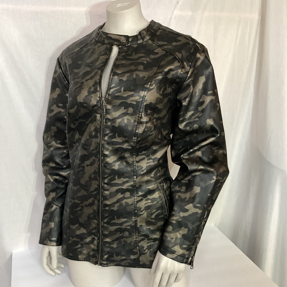 AVENUE Faux Leather Camouflage Jacket Size 18/20 Zipper Details Gold/Black NWOT
